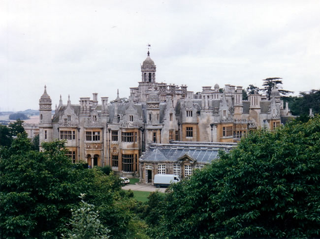 Caroline Fields on set in Return of the Dark Angel
