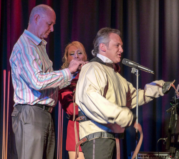 Van Buren doing Houdini