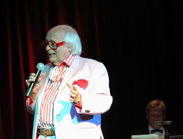 Comedian and compere Kenny Cantor