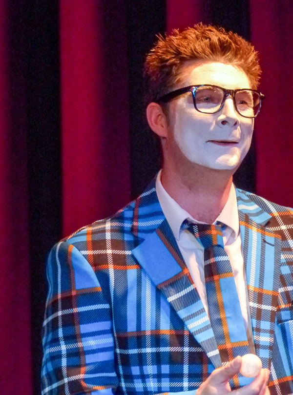 Antonio Zip - Photo by Alan Herberts